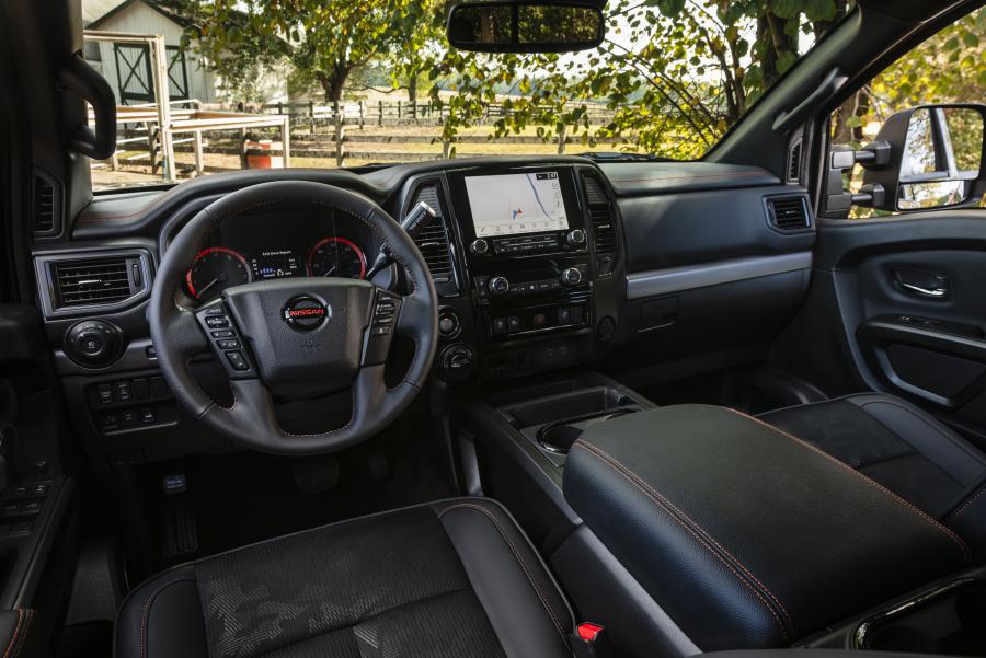 Торпедо Nissan Titan XD PRO-4X Crew Cab 2019 года  (фото 19 из 34)